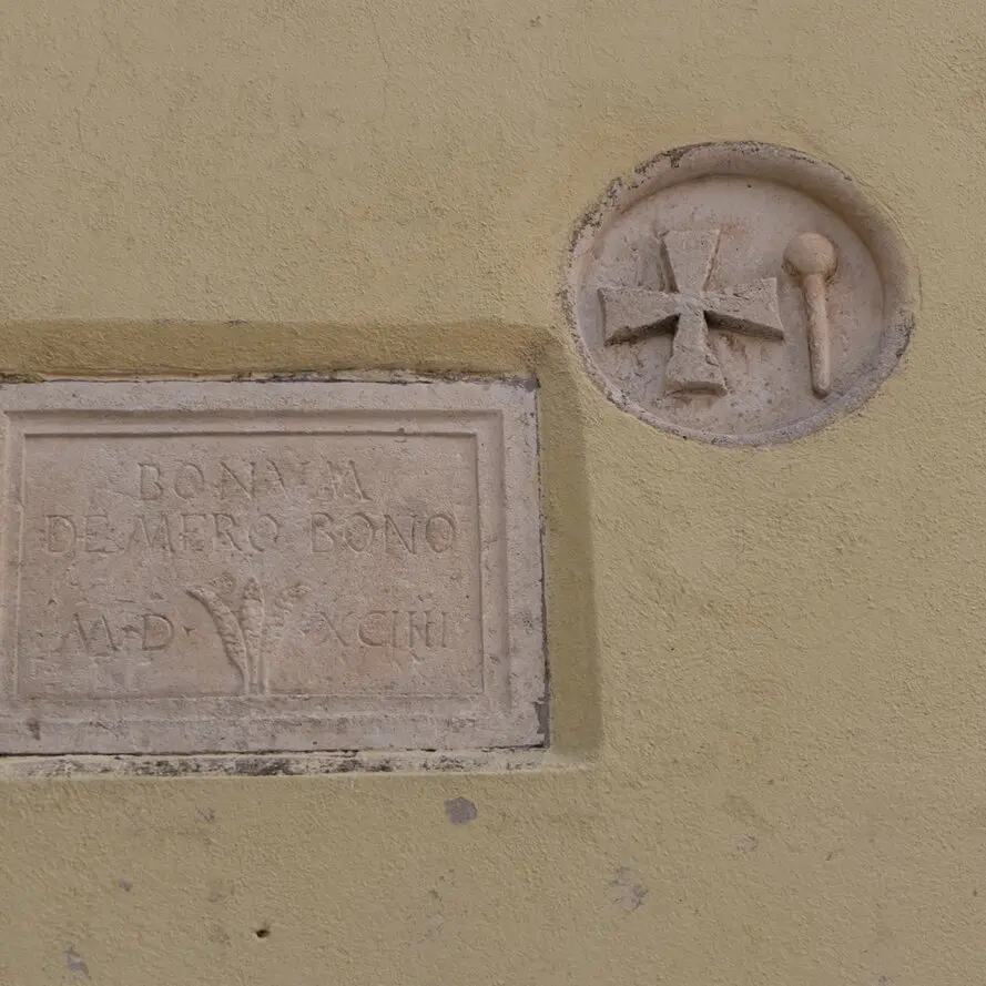 Historic coat of arms of Omiš and Latin inscription